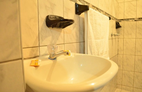 Los Olivos Bed & Breakfast | Rosenverg House Lima Airport: Ocean View & Family Friendly