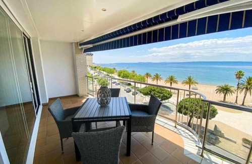 Roses Town Center Apartment | Oceanfront Retreat at Roses Casc Antic SL with Pet-Friendly Amenities