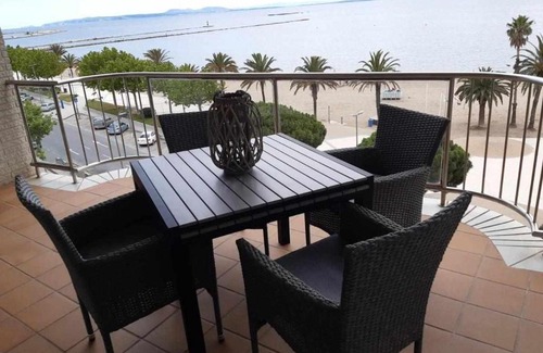 Roses Town Center Apartment | Oceanfront Retreat at Roses Casc Antic SL with Pet-Friendly Amenities