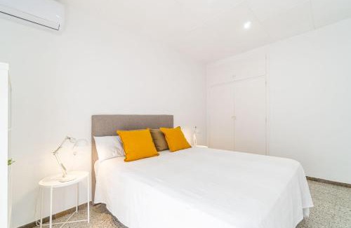 Roses Town Center Apartment | Family-Friendly Retreat at Roses Center 5 Awaits You
