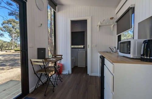 Dadswells Bridge House | Discover Roses Gap View: Family-Friendly with Pool Access