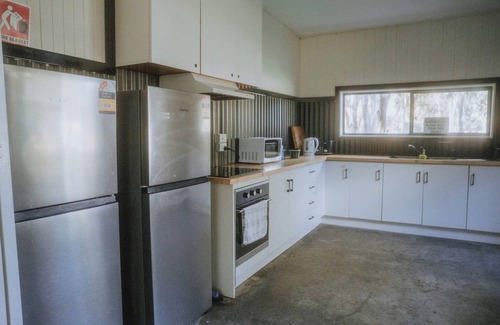 Dadswells Bridge House | Discover Roses Gap View: Family-Friendly with Pool Access