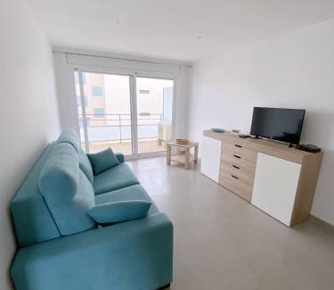 Santa Margarida Apartment | Discover Roses I: Family & Pet Friendly Retreat