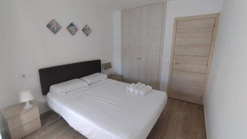 Roses Town Center Apartment | Rosesapparts Onamar: Oceanfront Stay with Parking