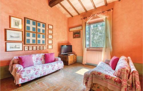 Roccastrada House | Inviting Roseto Immacolata: Pet-Friendly with Pool Access