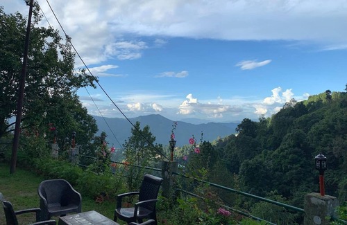 Ramgarh Apartment | Pet-Friendly Rosetree with Breakfast and Family Amenities