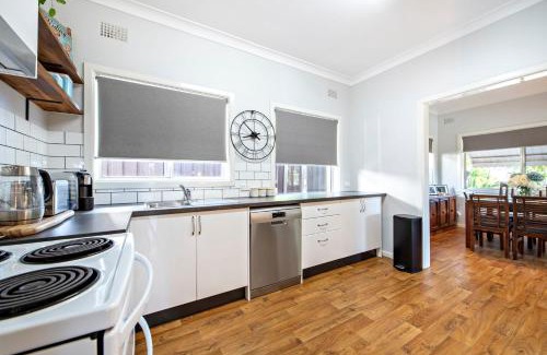 Dubbo House | Cozy Rosewood Cottage - Pet-Friendly Retreat Near Central