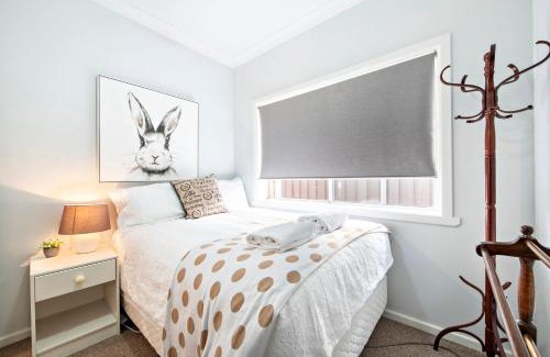 Dubbo House | Cozy Rosewood Cottage - Pet-Friendly Retreat Near Central