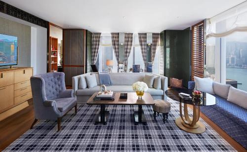 Tsim Sha Tsui Hotel | Luxury Stay at Rosewood Hong Kong with Pool & Breakfast