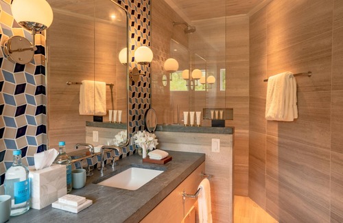 Spanish Town Hotel | Discover Rosewood Little Dix Bay: 5-Star Island Retreat
