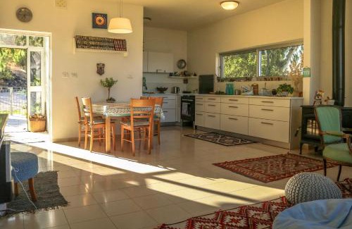 Rosh Pinna Villa | Idyllic Rosh Pinna Retreat with Scenic Views and Family-Friendly Amenities