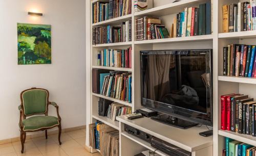 Rosh Pinna Villa | Idyllic Rosh Pinna Retreat with Scenic Views and Family-Friendly Amenities