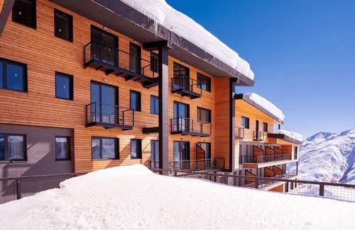 Kazbegi Apartment | Discover Roshka: Family-Friendly 2 BD Apartment Getaway