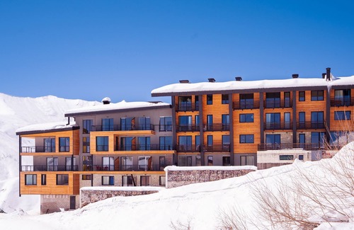 Kazbegi Apartment | Discover Roshka: Family-Friendly 2 BD Apartment Getaway
