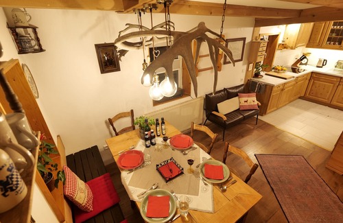 Fluorn House | Discover Rosi's Häusle: Garden Retreat with E-Car Charging