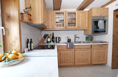 Fluorn House | Discover Rosi's Häusle: Garden Retreat with E-Car Charging