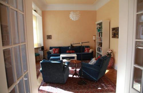 Weinheim Apartment | Stylish Retreat at Rosie's Place - Guest Rated 9.5/10