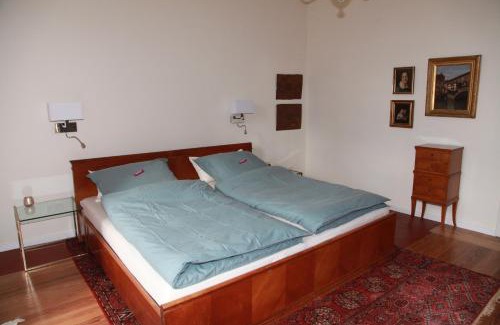 Weinheim Apartment | Stylish Retreat at Rosie's Place - Guest Rated 9.5/10