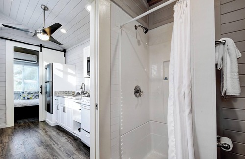 The Woodlands Bed & Breakfast | Cozy Tiny Home at Community First! Village with Breakfast