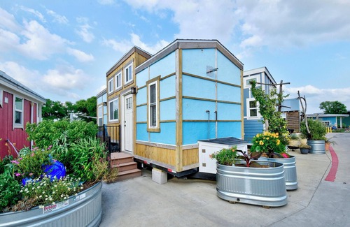The Woodlands Bed & Breakfast | Cozy Tiny Home at Community First! Village with Breakfast