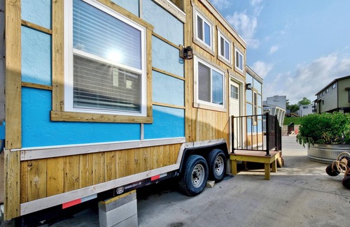 The Woodlands Bed & Breakfast | Cozy Tiny Home at Community First! Village with Breakfast