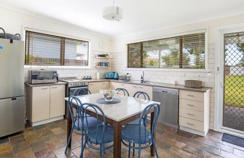 Callala Beach House | Roskell Retreat: Pet-Friendly Oasis Just Steps from Beach