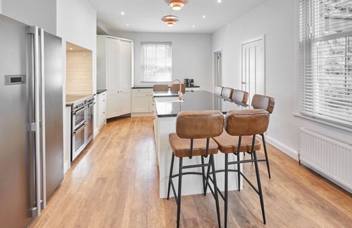 Pateley Bridge House | Discover Roslyn House - Family and Pet Friendly Retreat