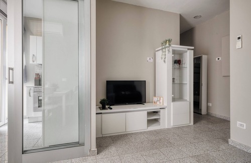 Chinatown Apartment | ROSMINI 8 - Two Bedroom Apartment, Sleeps 6