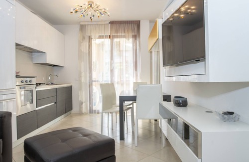 Marebello Apartment | Unforgettable Stay at Rosmini Serbati with Ocean Views
