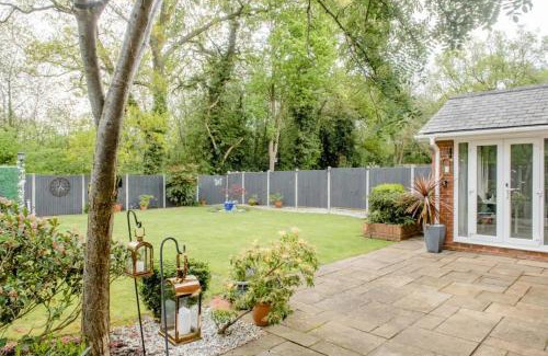 Great Notley House | Eco-Friendly Retreat at Ross House with Hot Tub & Breakfast
