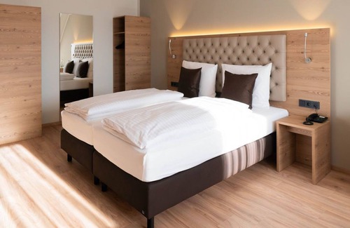 Sachsen b. Ansbach Hotel | Outstanding Rossano Hotel & Ristorante - Guest Rated 9.8
