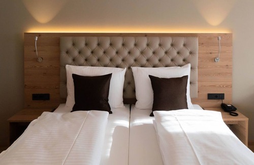 Sachsen b. Ansbach Hotel | Outstanding Rossano Hotel & Ristorante - Guest Rated 9.8
