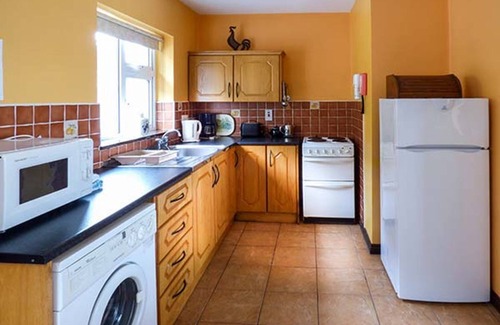 Glenbeigh Cottage | Pet-Friendly Rossbeigh Beach Cottage No 4 in Glenbeigh