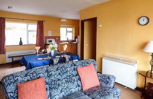 Kilnabrack Upper House | Pet-Friendly Retreat at Rossbeigh Beach Cottage No 4