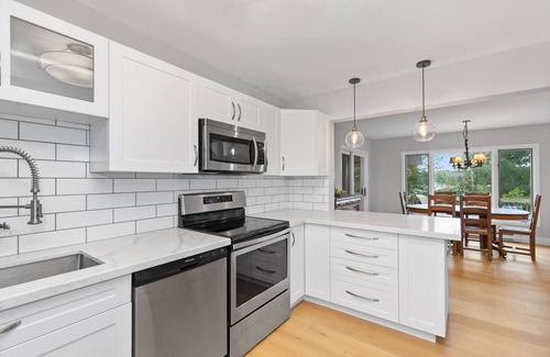 Rosseau Cottage | Tranquil Rosseau Escape - Scenic Lake Views Await You