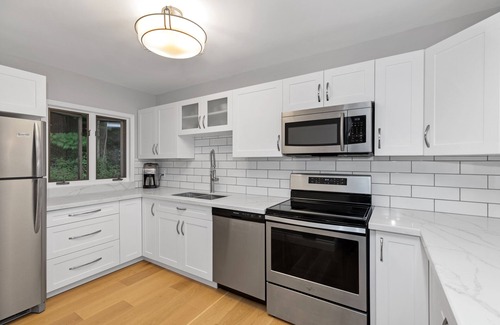 Rosseau Cottage | Tranquil Rosseau Escape - Scenic Lake Views Await You