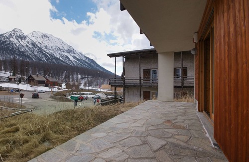 Montgenevre Apartment | Ideal 2-Bedroom Retreat with Easy Piste Access & Breakfast