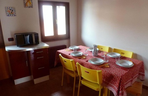 Pallanza House | Pet-Friendly Getaway at Rosso & Giallo - Rated 9/10!