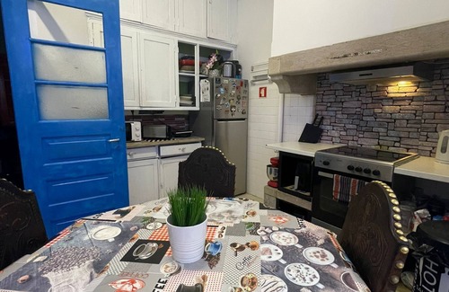 Santa Isabel House | Budget-Friendly Rostelbem Guesthouse with Spa & Breakfast