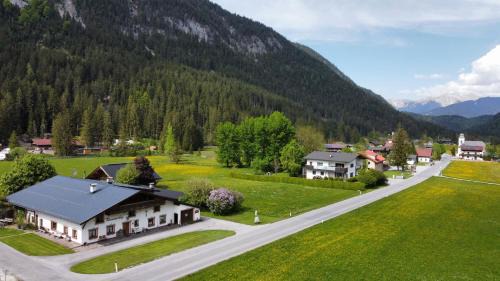 Leutasch House | Rosumerhof: Pet-Friendly Retreat with Family Amenities