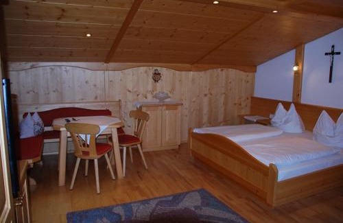 Leutasch House | Rosumerhof: Pet-Friendly Retreat with Family Amenities