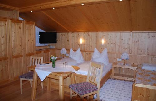 Leutasch House | Rosumerhof: Pet-Friendly Retreat with Family Amenities