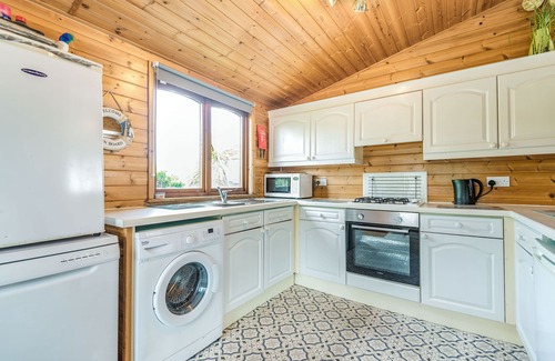 Lymington Cottage | Relax at Rosy Lodge: Pet-Friendly Retreat with Pool