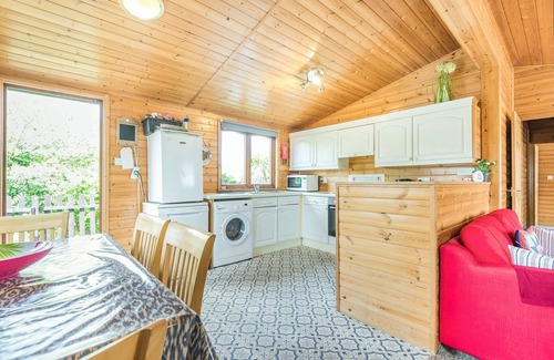 Lymington Cottage | Relax at Rosy Lodge: Pet-Friendly Retreat with Pool