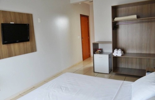 Quirinopolis Hotel | Family-Friendly Rota Hoteis with Breakfast Included