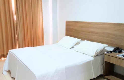 Quirinopolis Hotel | Family-Friendly Rota Hoteis with Breakfast Included