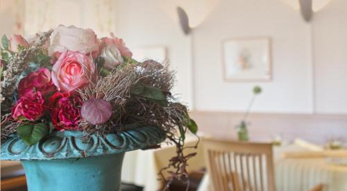 Marktbergel Hotel | Discover Rotes Ross Marktbergel: Pet-Friendly Retreat