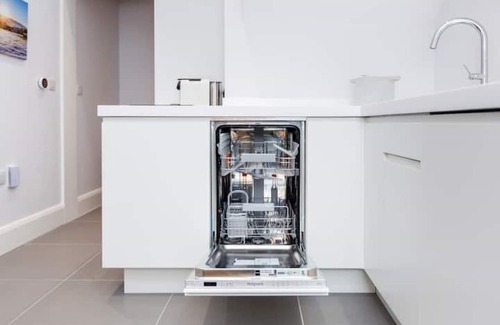 Rothbury Apartment | Cozy Rothbury Hideaway with Kitchen & Breakfast in Village