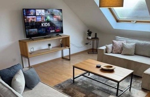 Weiden in der Oberpfalz Apartment | Modern Rothenstadt DG-Apartment with Family Amenities