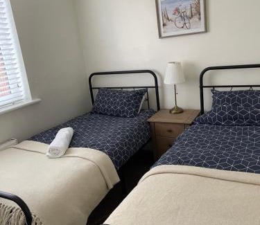 Rotherham House | Convenient Getaway Near Rotherham with WiFi & Driveway